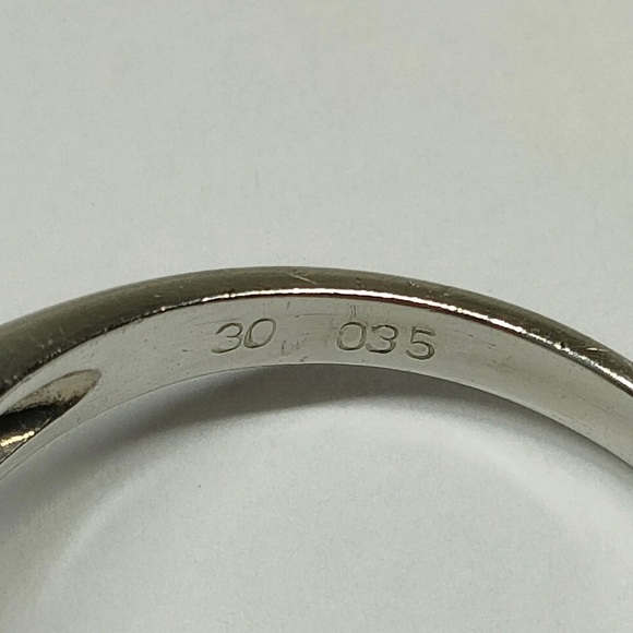 Elegant Blue and platinum Women's Ring worn pre loved condition - Picture 4 of 8